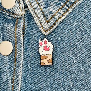 🤩Plam for Win Enamel Pin Cat Paw Shape Alloy Enamel Pin Brooch In Camo Sleeve🤩